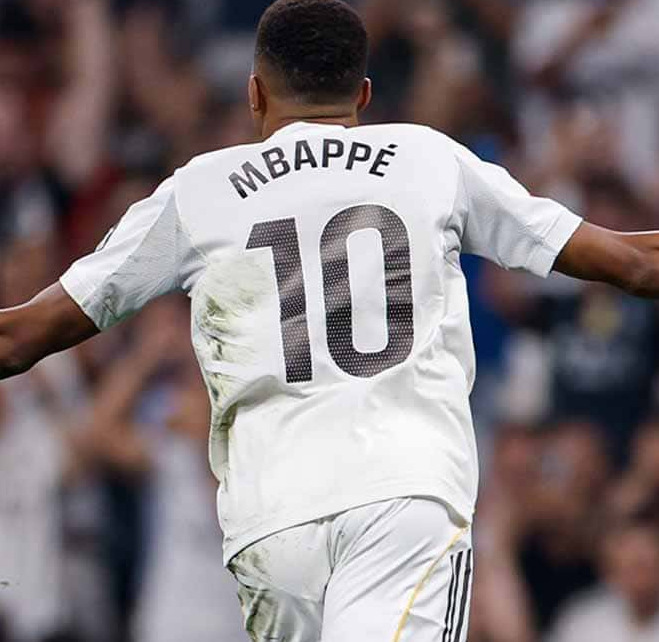 Mbappé droeg een authentiek thuisshirt van Real Madrid